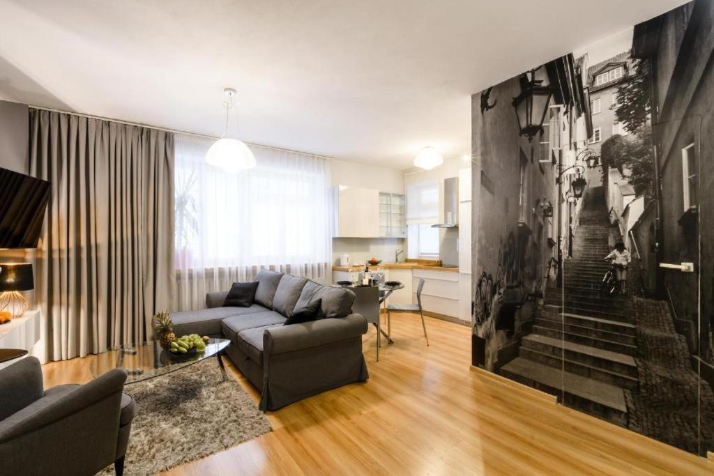 Nr 1 Europa22 Centrum Apartment Old Town Warsaw Stare Miasto Historyczna Kamienica Umiejscowiona W Zabytkowej Czesci Warszawy Obok Parku Multimedialnego I Barbakanu Parking 24H Sniadanie Opcjonaln Breakfast Optional Check In From 14 Pm Parter Ground Eksteriør billede