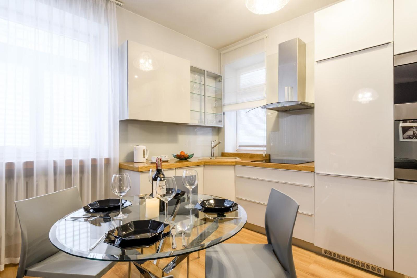 Nr 1 Europa22 Centrum Apartment Old Town Warsaw Stare Miasto Historyczna Kamienica Umiejscowiona W Zabytkowej Czesci Warszawy Obok Parku Multimedialnego I Barbakanu Parking 24H Sniadanie Opcjonaln Breakfast Optional Check In From 14 Pm Parter Ground Eksteriør billede